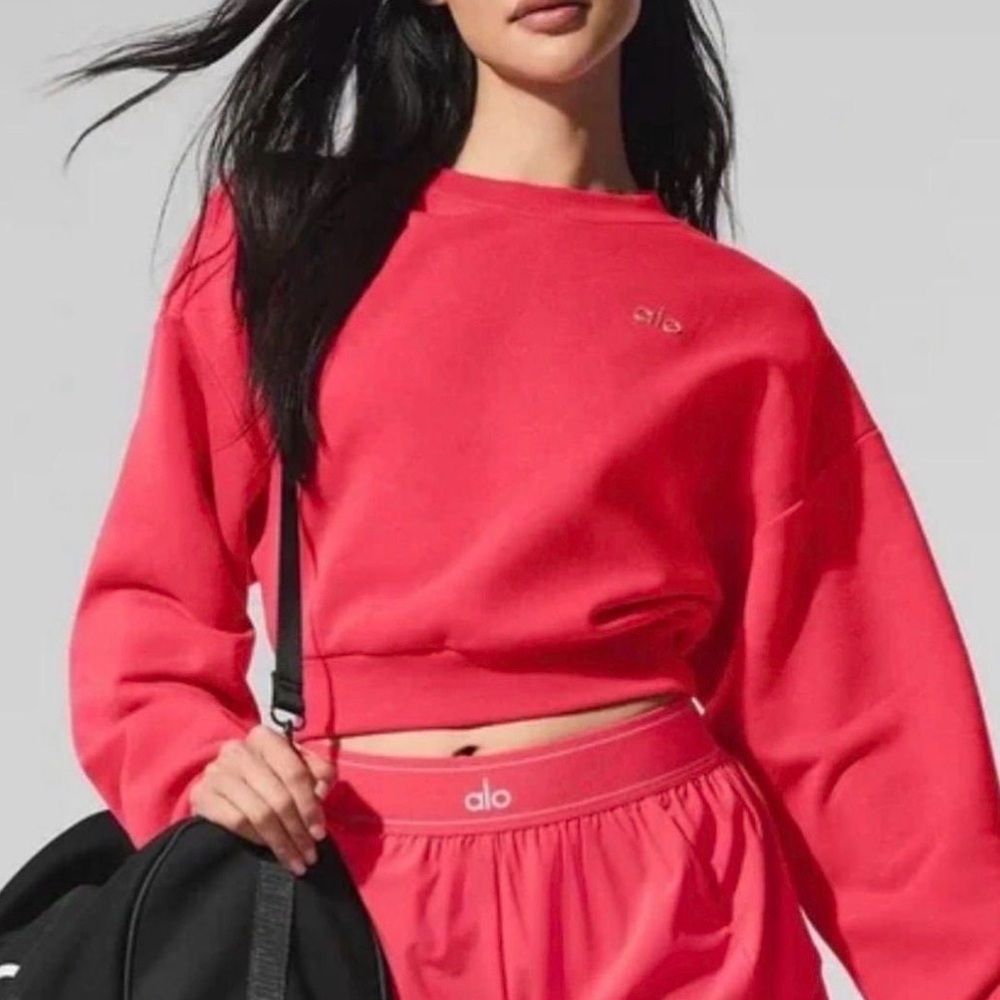 ALO Yoga cropped Candy Red Accolade Small New with tags. - Picture 2 of 9